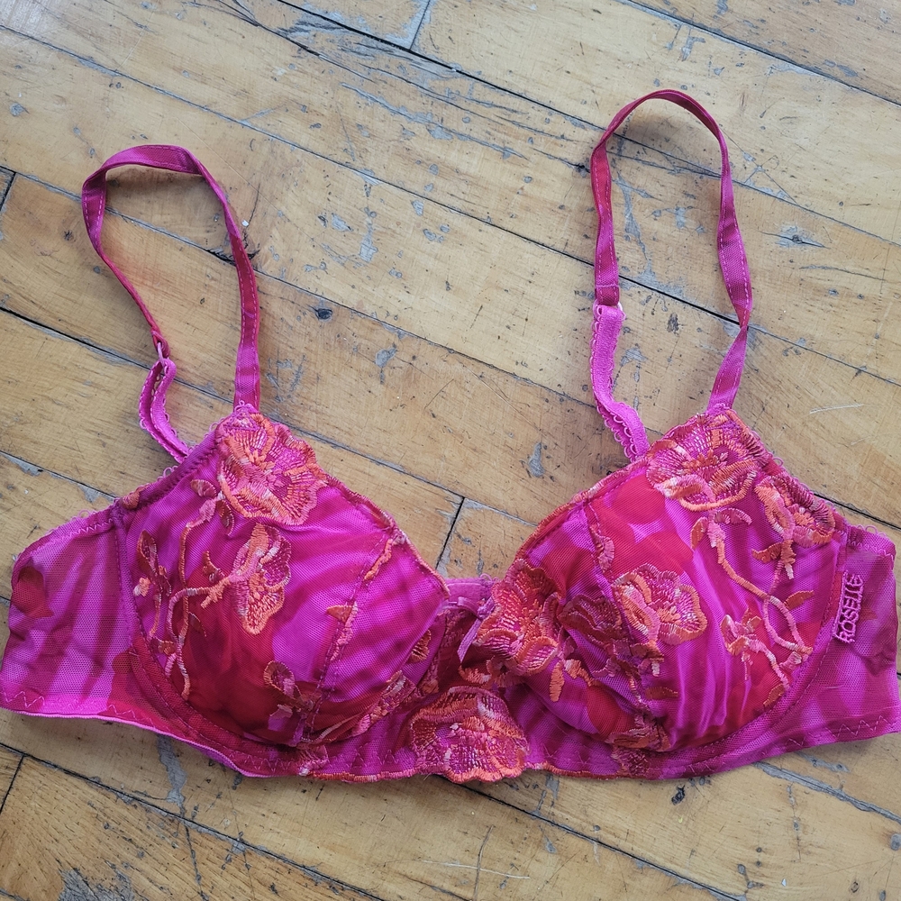 Elegant Floral Lace Bra in Vibrant Pink